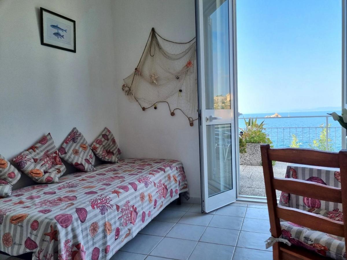 Appartamenti La Terrazza Sulle Ghiaie - Goelba Portoferraio Oda fotoğraf